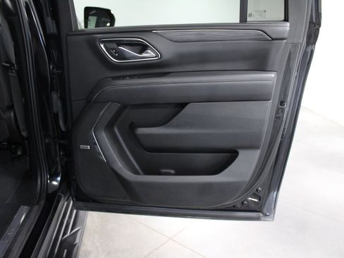 Used 2023 GMC Yukon XL SLT image 38