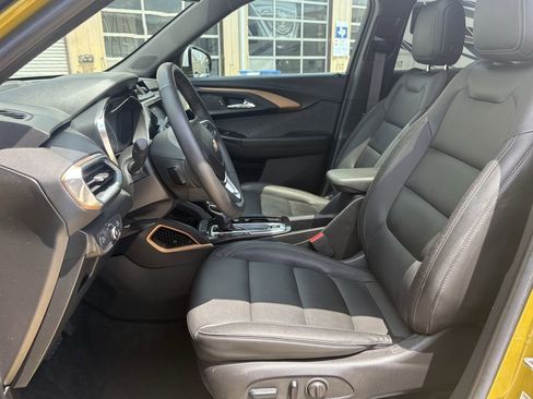 Used 2023 Chevrolet TrailBlazer ACTIV w/ Sun and Liftgate Package FWD image 12