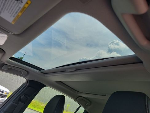 Used 2024 Toyota Prius XLE FWD image 3