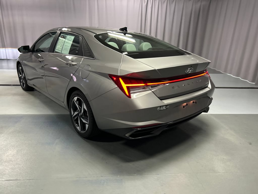 Used 2022 Hyundai Elantra Limited FWD image 5