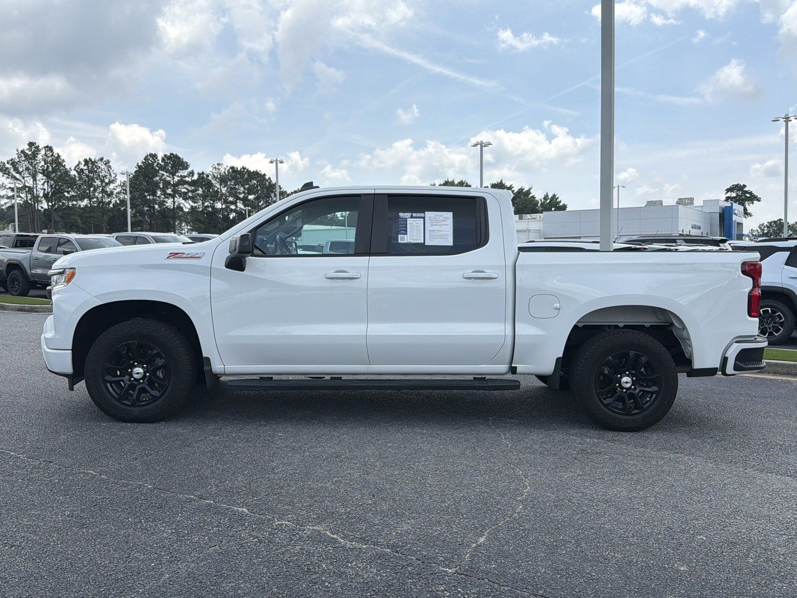 Used 2024 Chevrolet Silverado 1500 RST w/ Z71 Off-Road Package AWD/4WD image 9