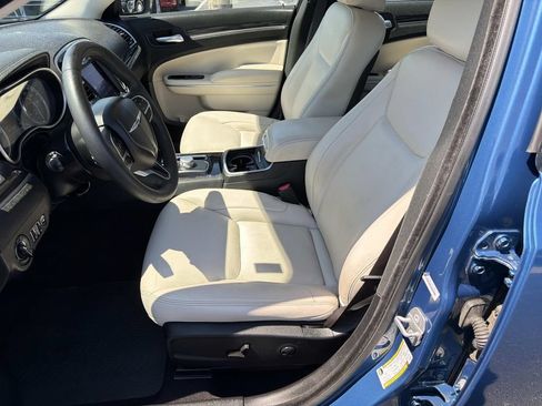 Used 2022 Chrysler 300 Touring L RWD image 20