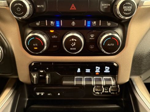 Used 2019 RAM 1500 Laramie w/ Sport Appearance Package AWD/4WD image 26