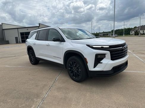 Certified 2025 Chevrolet Traverse LT w/ Midnight/Sport Edition image 3