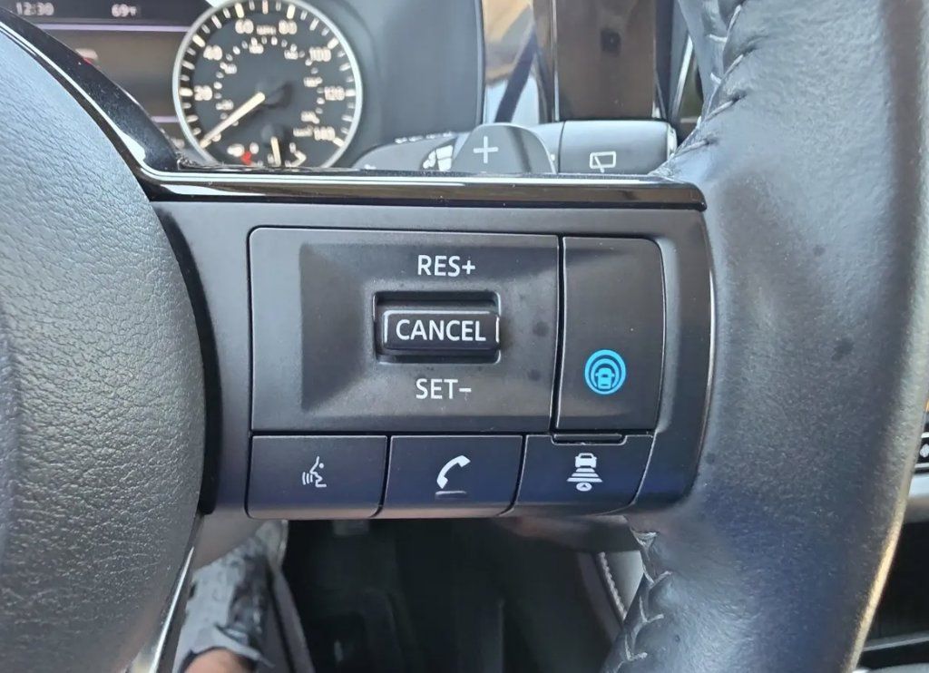Used 2022 Nissan Pathfinder SL AWD/4WD image 21