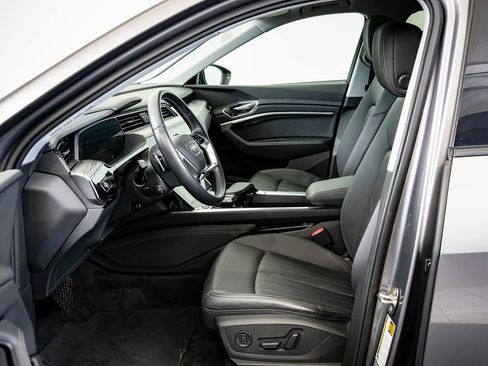 Used 2021 Audi e-tron Premium Plus w/ Premium Plus Package image 22