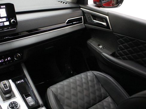 Used 2025 Mitsubishi Outlander SEL image 26