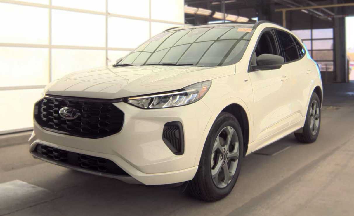 Used 2024 Ford Escape ST-Line w/ Tech Pack #1 AWD/4WD image 1
