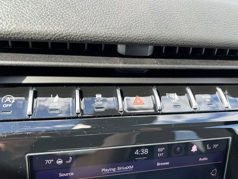 New 2025 Jeep Grand Cherokee Altitude image 37