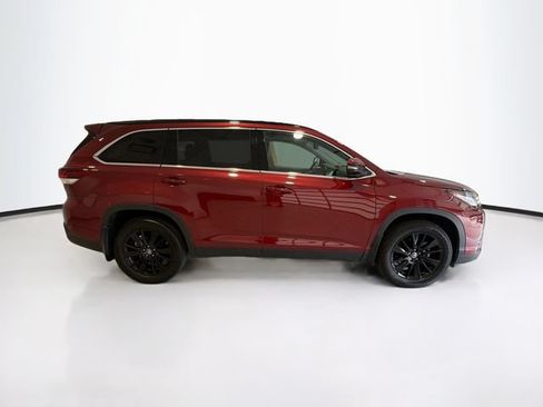 Certified 2019 Toyota Highlander SE w/ Carpet Mat Package (TMS) AWD/4WD image 7
