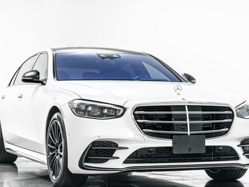 Used 2025 Mercedes-Benz S 580 4MATIC Sedan image 3