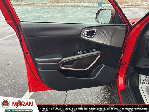 Used 2025 Kia Soul LX w/ LX Technology Package image 9