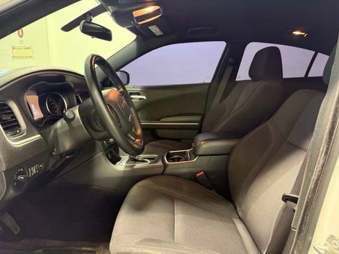 Used 2019 Dodge Charger SXT RWD image 11