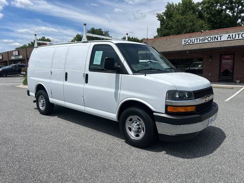 Used 2017 Chevrolet Express 2500 RWD image 3