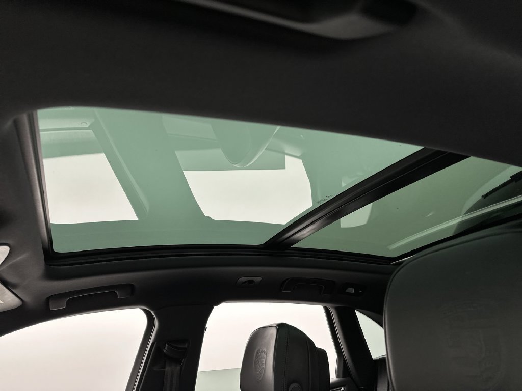 Used 2022 Porsche Macan AWD/4WD image 22