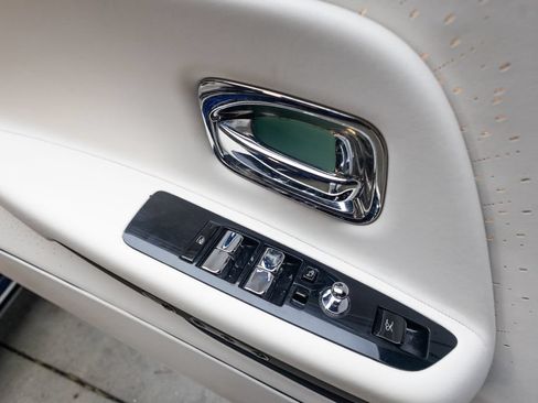 Used 2024 Rolls-Royce Spectre w/ Spectre Launch Package AWD/4WD image 17