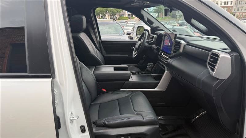 Used 2024 Toyota Sequoia Platinum AWD/4WD image 6