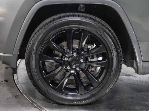 Used 2021 Jeep Grand Cherokee Laredo X image 10