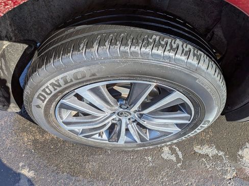 Certified 2021 Toyota Venza LE w/ Carpet Mat Package (TMS) image 9