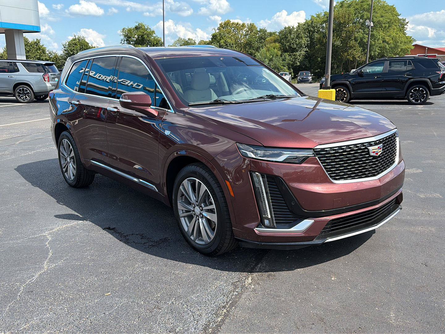 Used 2022 Cadillac XT6 Premium Luxury w/ LPO, Floor Liner Package AWD/4WD image 7