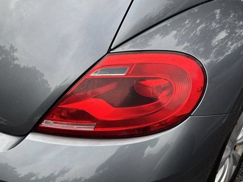 Used 2016 Volkswagen Beetle 1.8T Classic FWD image 8