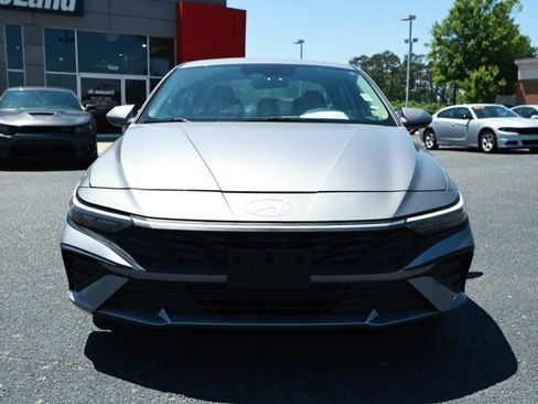 Used 2024 Hyundai Elantra SEL FWD image 2