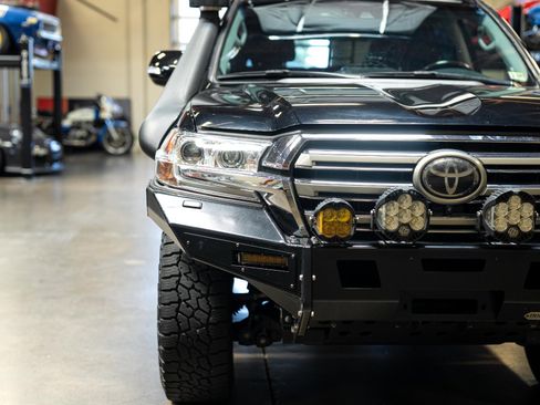 Used 2019 Toyota Land Cruiser image 18