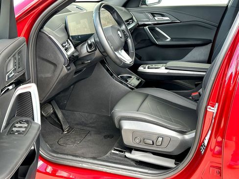 Certified 2025 BMW X2 xDrive28i image 10