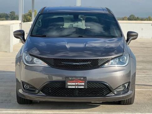 Used 2018 Chrysler Pacifica Touring Plus w/ S Appearance Package image 4