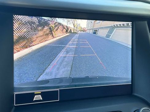 Used 2023 GMC Acadia SLT image 23