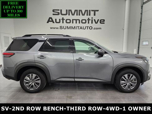 Used 2025 Nissan Pathfinder SV image 1