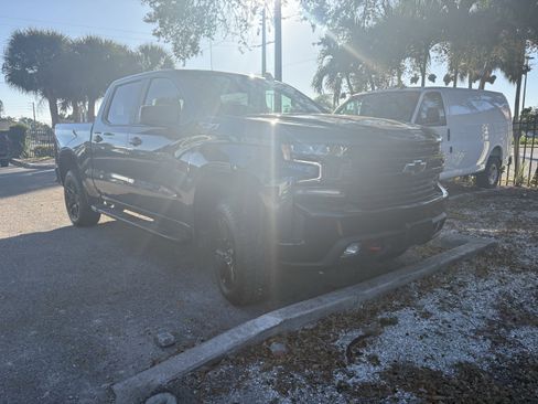 Used 2022 Chevrolet Silverado 1500 LT Trail Boss w/ Convenience Package II image 1