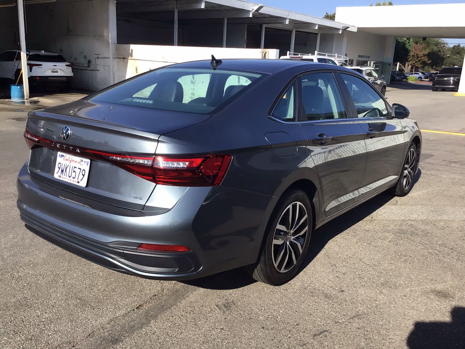 Used 2026 Volkswagen Jetta SE FWD image 4