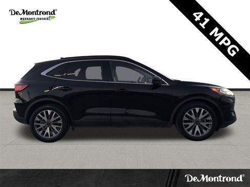 Used 2020 Ford Escape Titanium image 4