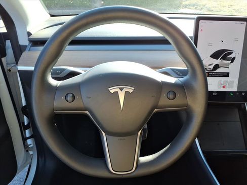 Used 2021 Tesla Model Y Long Range image 19