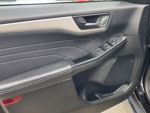 Used 2022 Ford Escape SE FWD image 19