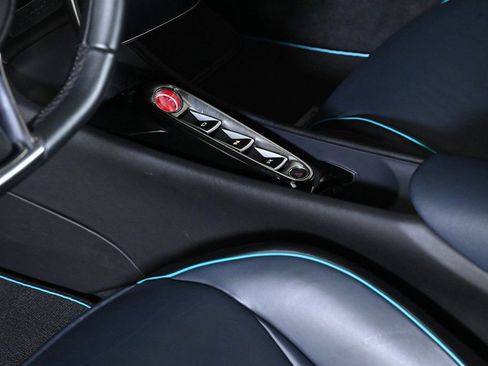 Used 2023 McLaren Artura image 14