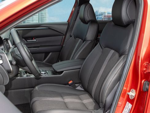 Certified 2025 MAZDA CX-50 AWD 2.5 S w/ Premium Package image 6