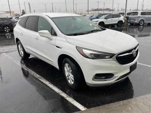 Used 2020 Buick Enclave Essence image 1