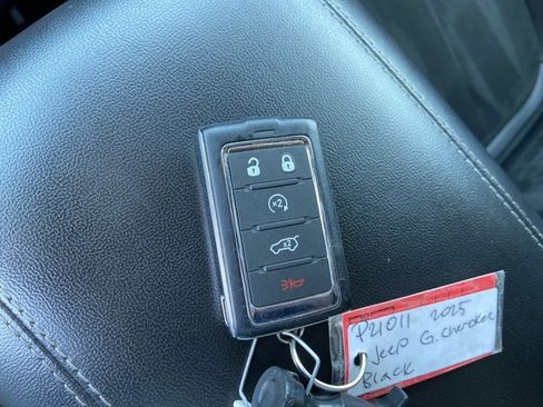 Used 2025 Jeep Grand Cherokee Altitude AWD/4WD image 44