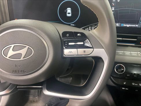 Used 2025 Hyundai Elantra SEL image 24