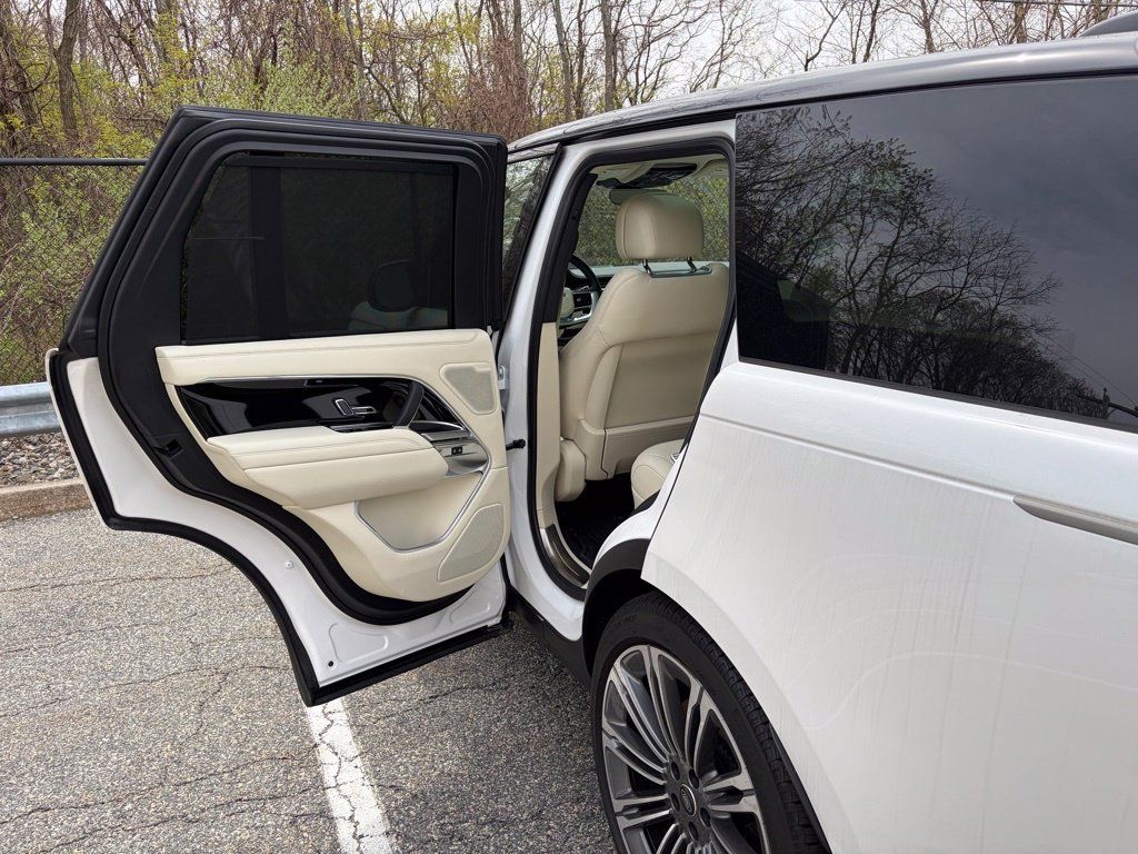 New 2025 Land Rover Range Rover SE AWD/4WD image 12