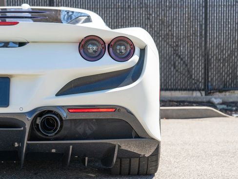 Used 2021 Ferrari F8 Tributo RWD image 31