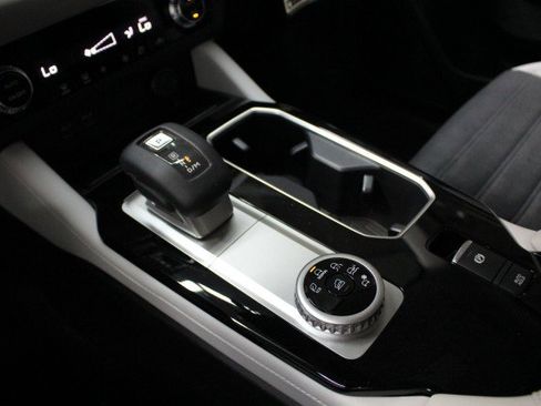 New 2025 Mitsubishi Outlander SE image 14