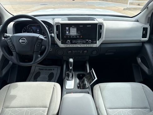 Used 2025 Nissan Frontier SV image 11
