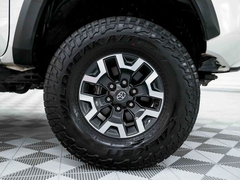 Used 2020 Toyota Tacoma TRD Off-Road w/ Technology Package image 41