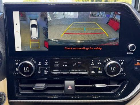 Certified 2024 Toyota Highlander Platinum AWD/4WD image 36