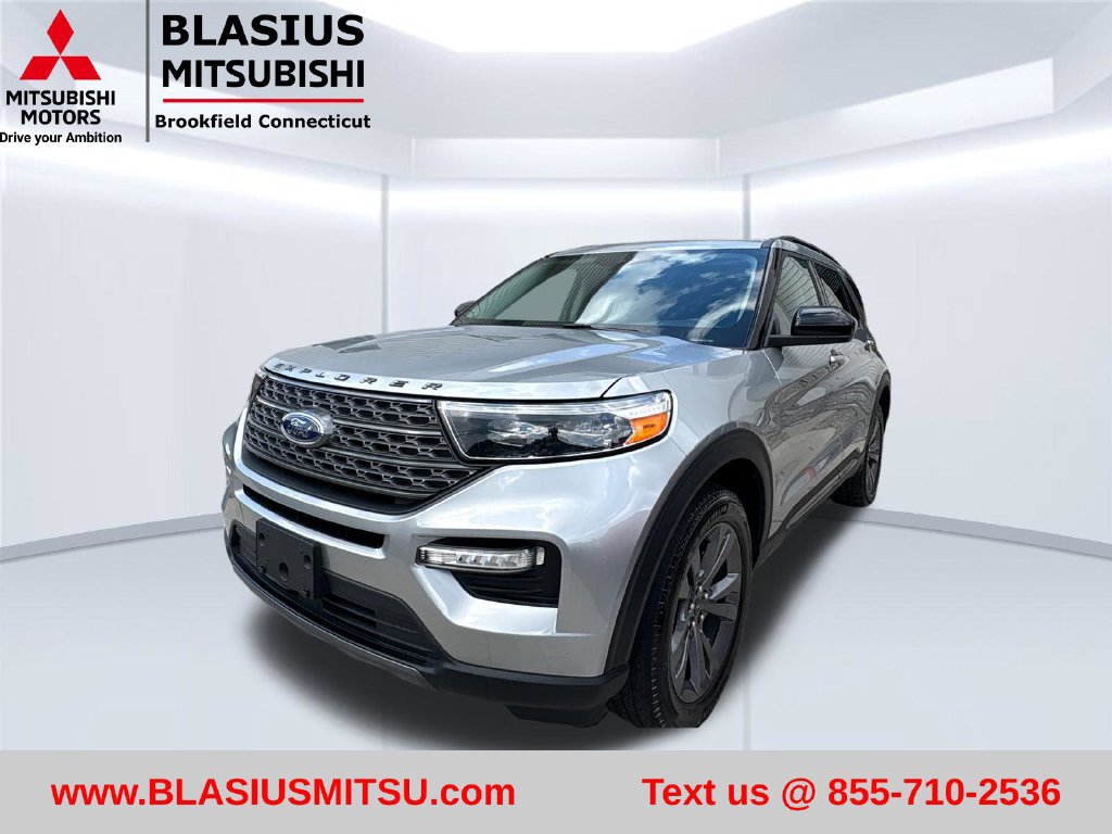 Used 2023 Ford Explorer XLT w/ Equipment Group 202A AWD/4WD image 4