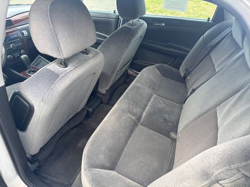 Used 2009 Chevrolet Impala LS FWD image 17