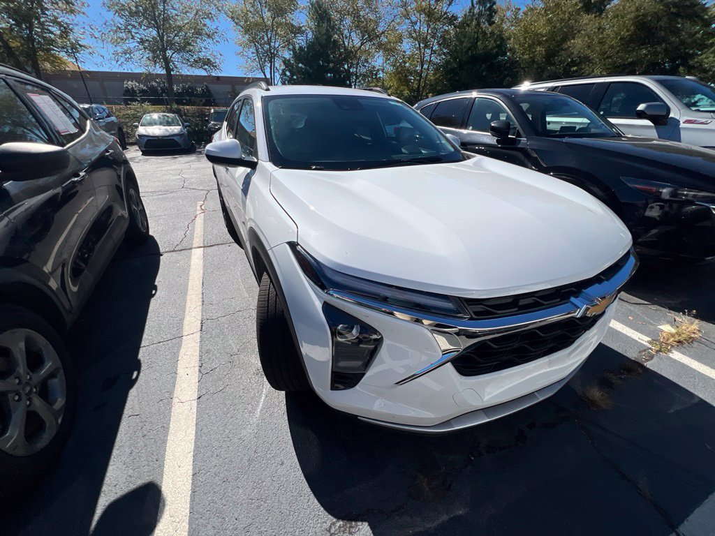Used 2026 Chevrolet Trax LT FWD image 7